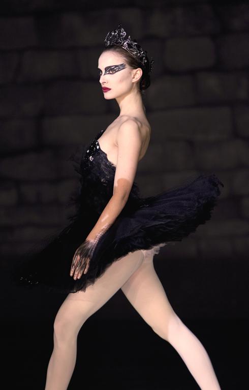Natalie Portman Black Swan Finger. Black Swan is really good.